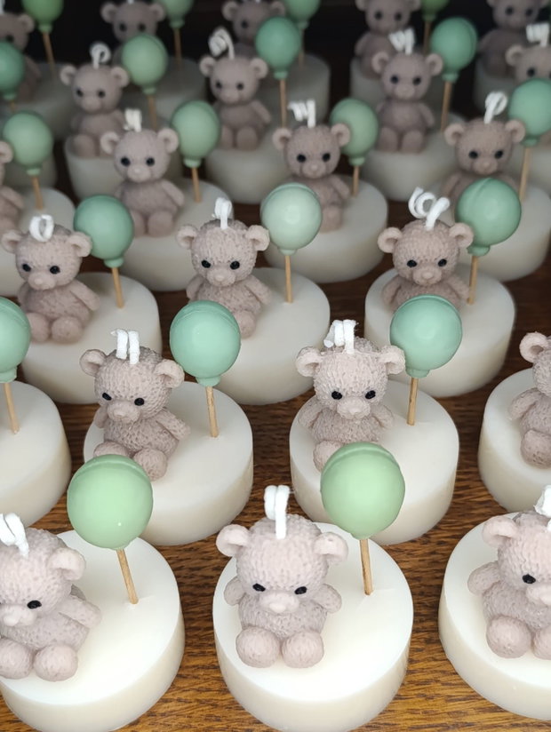 Mărturie Ursuleț cu Balon din ceară de cocos Personalizabilă În cutie transparentă cu fundă