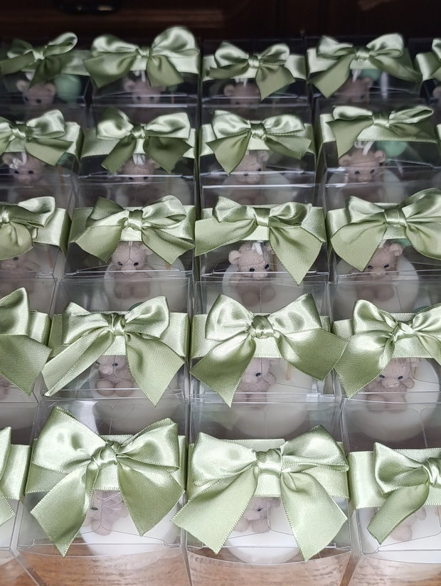 Mărturie Ursuleț cu Balon din ceară de cocos Personalizabilă În cutie transparentă cu fundă