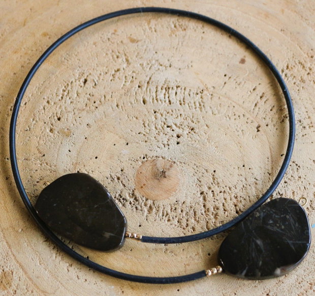 Colier handmade cu pietre din lemn fosil de palmier - Eleganță inspirată de natură