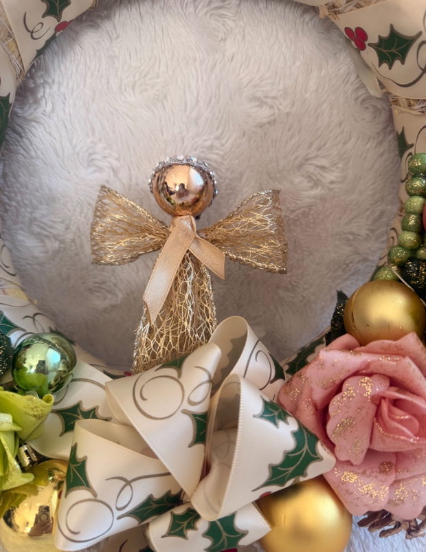 Coroniță Crăciun handmade cu îngeraș, lumini LED și trandafiri decorativi decor ușă elegant