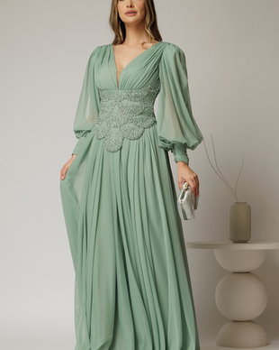 Rochie lunga verde menta de seara din tull cu corset cu strassuri aplicate