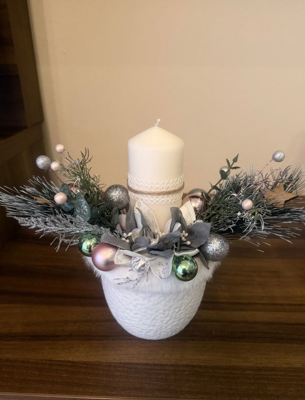 Aranjament Crăciun din colectia ,,Eleganta de iarna,, - Bol Ceramic cu blanita, trandafiri si magnolii