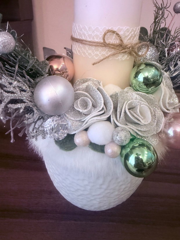 Aranjament Crăciun din colectia ,,Eleganta de iarna,, - Bol Ceramic cu blanita, trandafiri si magnolii