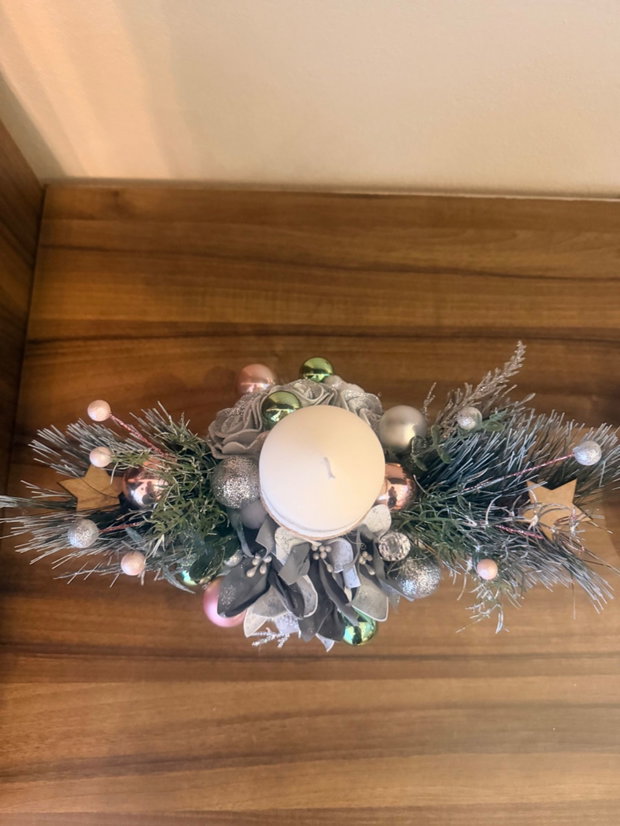 Aranjament Crăciun din colectia ,,Eleganta de iarna,, - Bol Ceramic cu blanita, trandafiri si magnolii