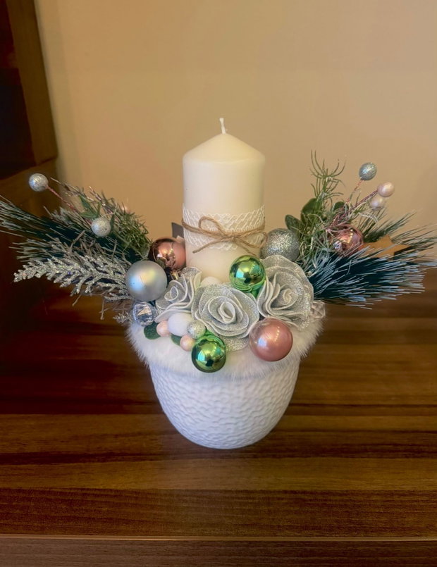 Aranjament Crăciun din colectia ,,Eleganta de iarna,, - Bol Ceramic cu blanita, trandafiri si magnolii