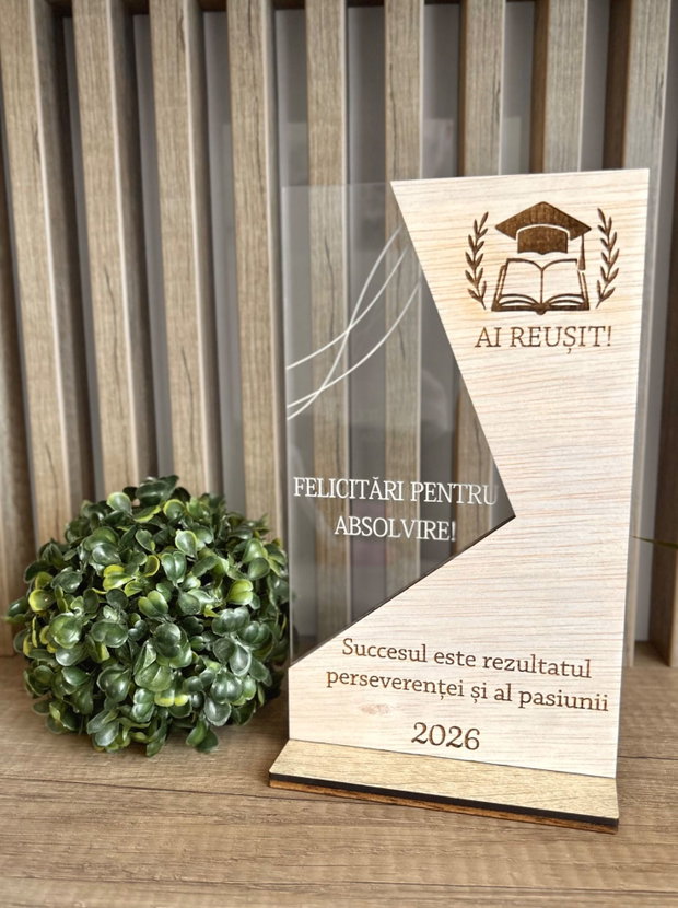 Trofeu absolvire facultate personalizat, decor cu plexiglas, cadou absolvire licență / master,