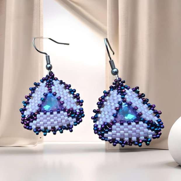 Cercei handmade Triunghi Imperial Mov cu cristal rivoli