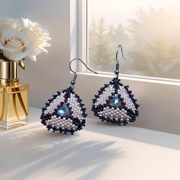 Cercei handmade Triunghi Imperial Mov cu cristal rivoli