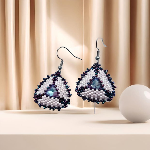 Cercei handmade Triunghi Imperial Mov cu cristal rivoli