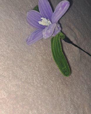 Floare din sârmă plusata făcuta manual