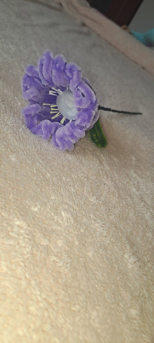 Floare din sârmă plusata
