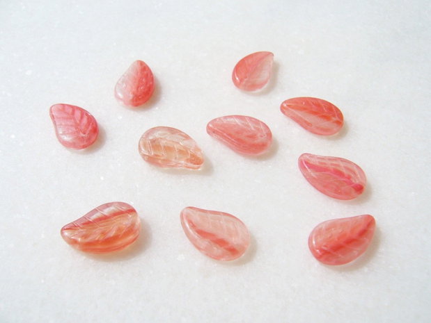 Margele sticla presata Cehia - frunze 4x9x14 mm