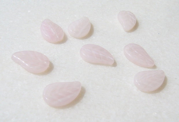 Margele sticla presata Cehia - frunze 4x9x14 mm
