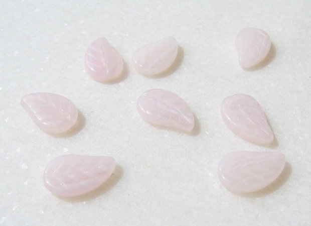 Margele sticla presata Cehia - frunze 4x9x14 mm