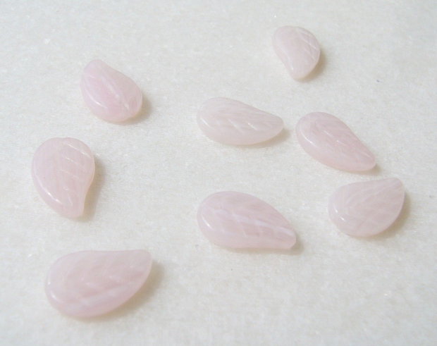 Margele sticla presata Cehia - frunze 4x9x14 mm