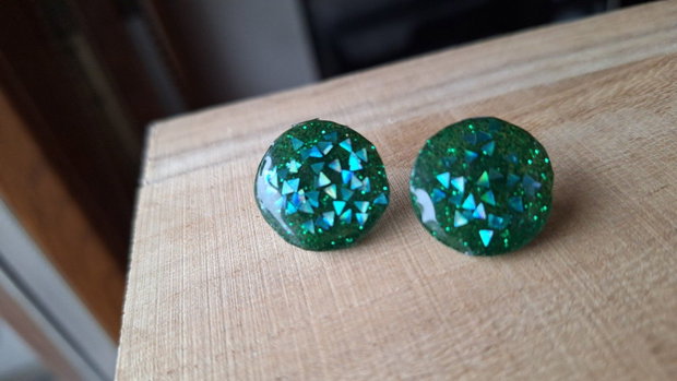 Cercei Stud Emerald Sparkle Rășină și Glitter Holografic Verde