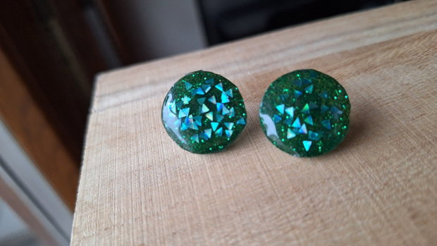 Cercei Stud Emerald Sparkle Rășină și Glitter Holografic Verde