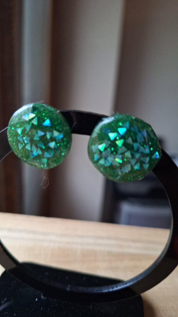 Cercei Stud Emerald Sparkle Rășină și Glitter Holografic Verde