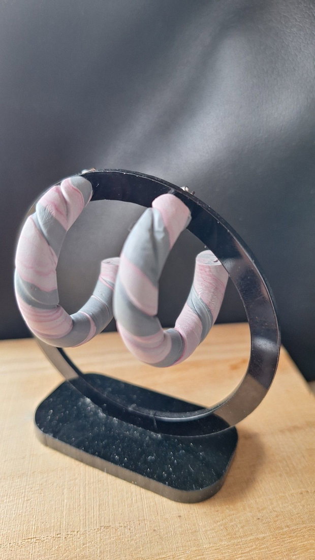 Cercei Hoops Răsuciți - Dusty Pink & Grey - Handmade din Lut Polimeric
