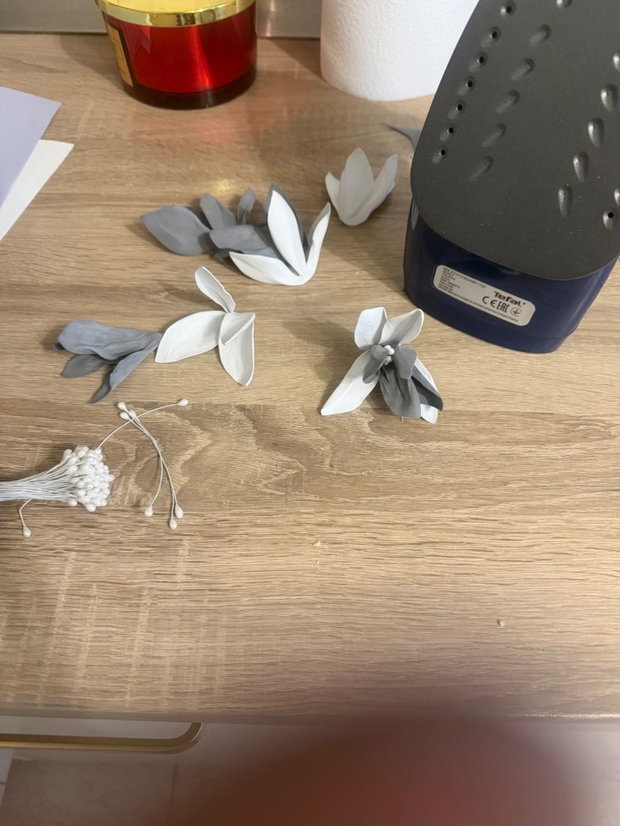 Aranjament Crăciun din colectia ,,Eleganta de iarna,, - Bol Ceramic cu blanita, trandafiri si magnolii