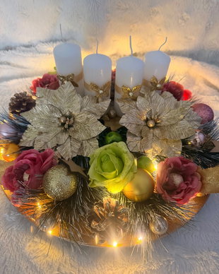 Aranjament Crăciun Advent handmade 40 cm cu lumini LED, lumânări și poinsettia realizate manual  decor festiv elegant