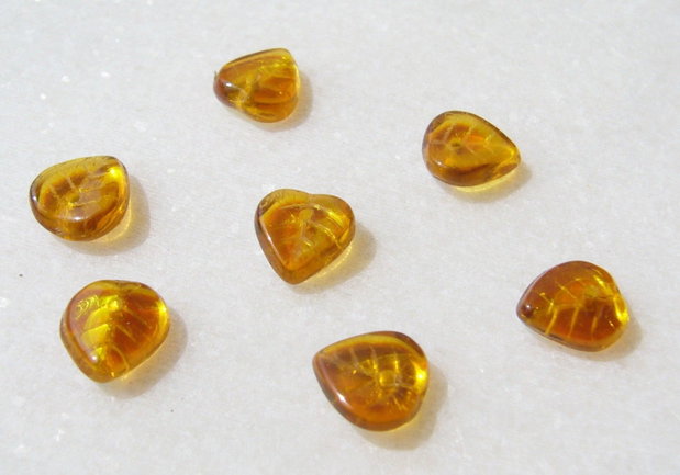 Margele sticla presata Cehia - frunze 3.5x8.5x9 mm