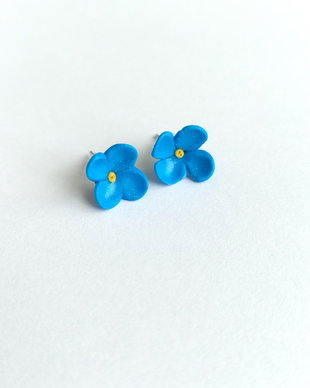 Cercei stud floare albastră  handmade din lut polimeric