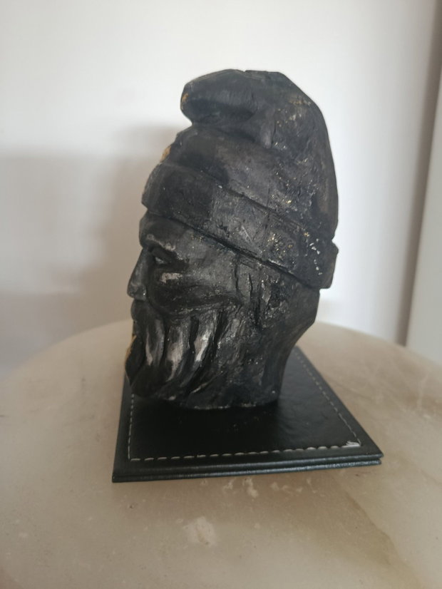 Bust Decebal Handmade din Ghips patină neagră cu foiță aurie, statuetă dacică unicat