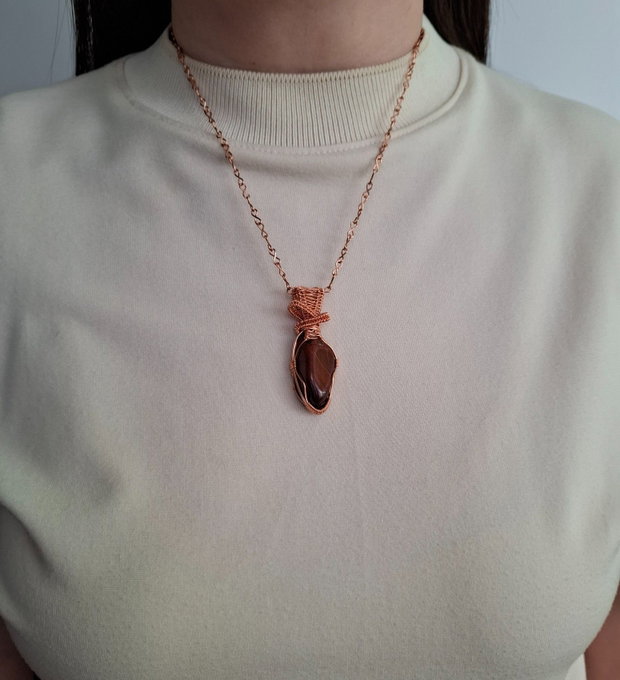 Pandantiv handmade din cupru cu piatră ochi de tigru colier unicat