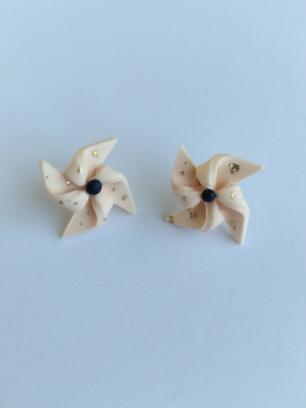 Cercei handmade elice cu foiță aurie