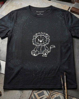 Tricou Negru Pictat Manual "Plushy Lion"
