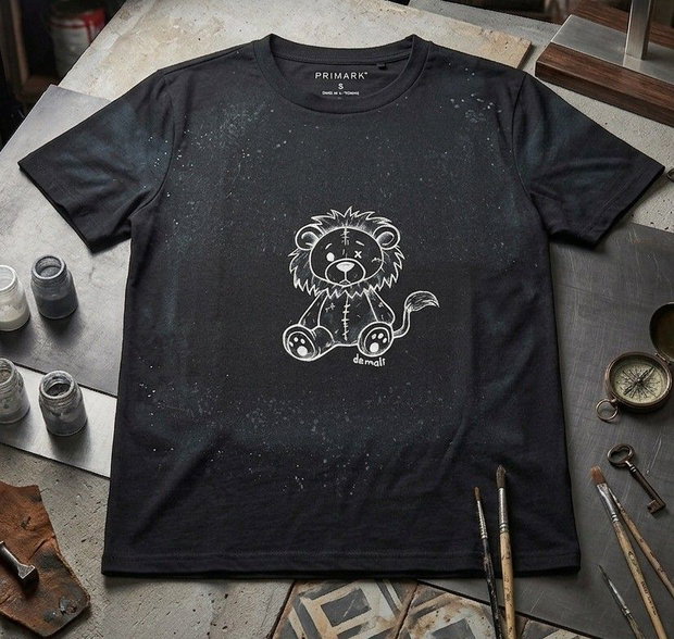 Tricou Negru Pictat Manual "Plushy Lion"