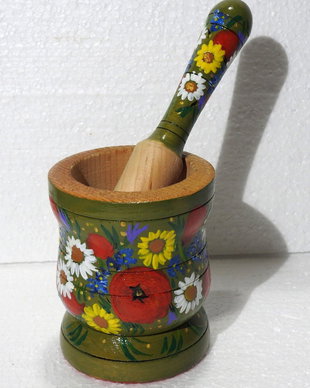 Mojar cu pistil din lemn pictat manual  motiv floral rustic