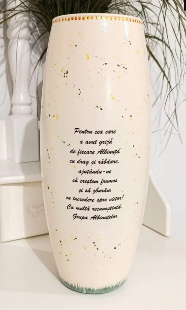 Vaza personalizata pentru Grupa Albinuțelor