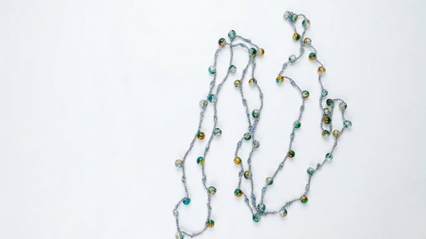 Colier Handmade Aurora Borealis  Croșetat cu Fir Argintiu și Mărgele de Sticlă