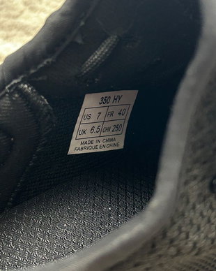 Adidasi Yeezy