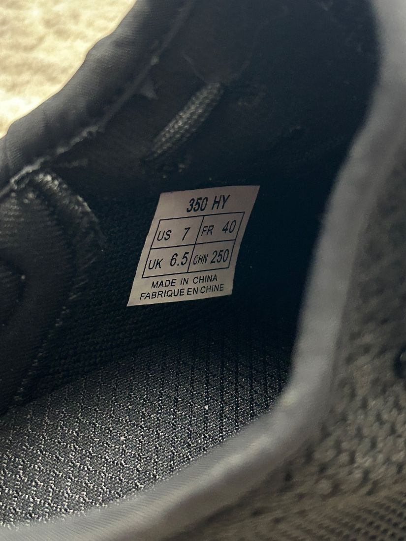 Adidasi Yeezy