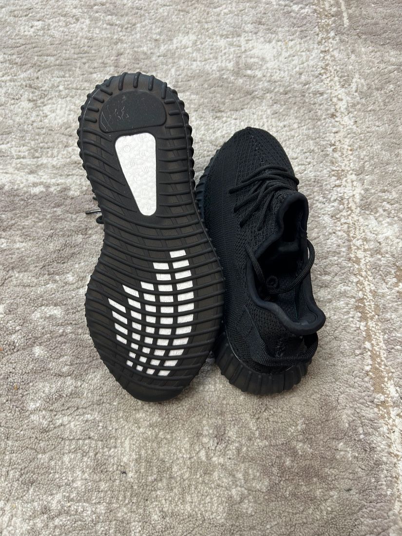 Adidasi Yeezy