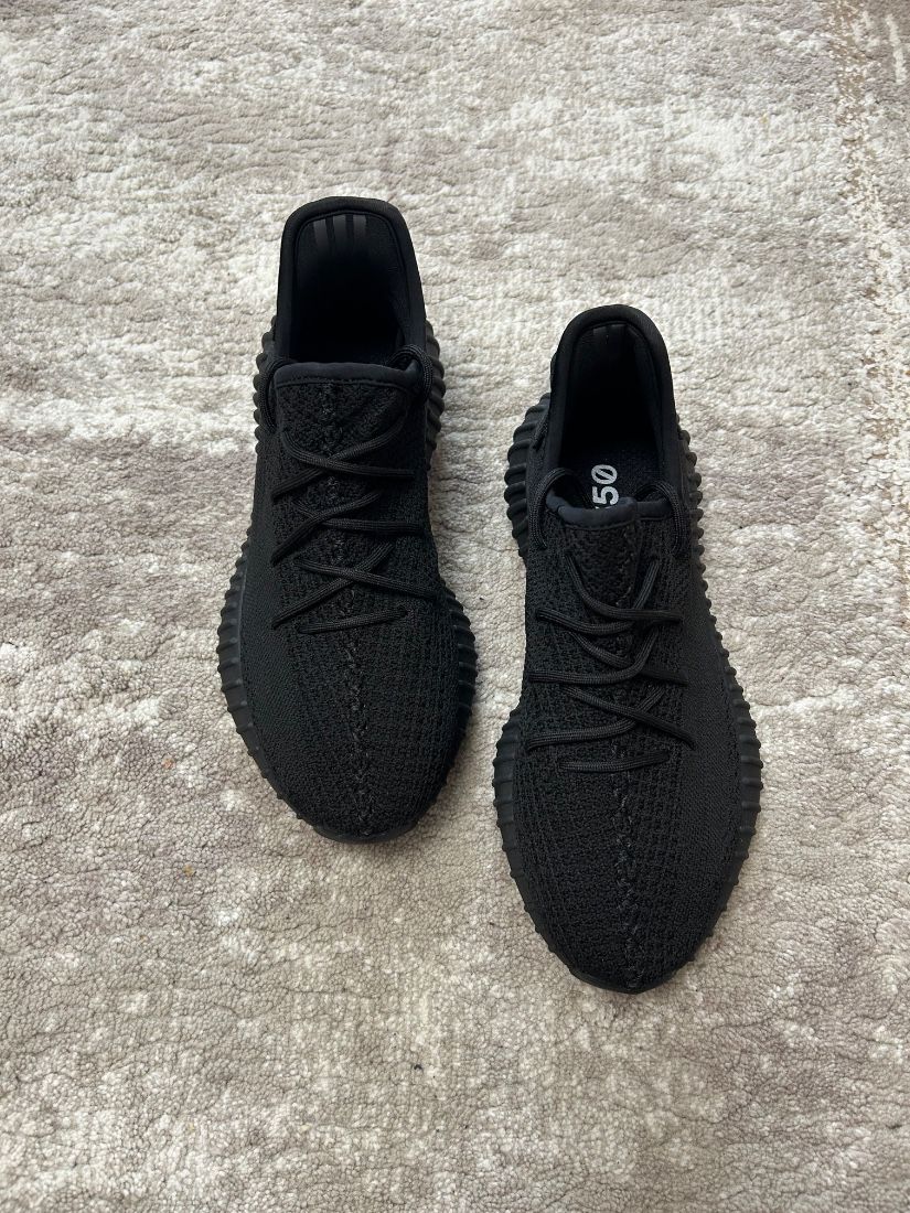 Adidasi Yeezy