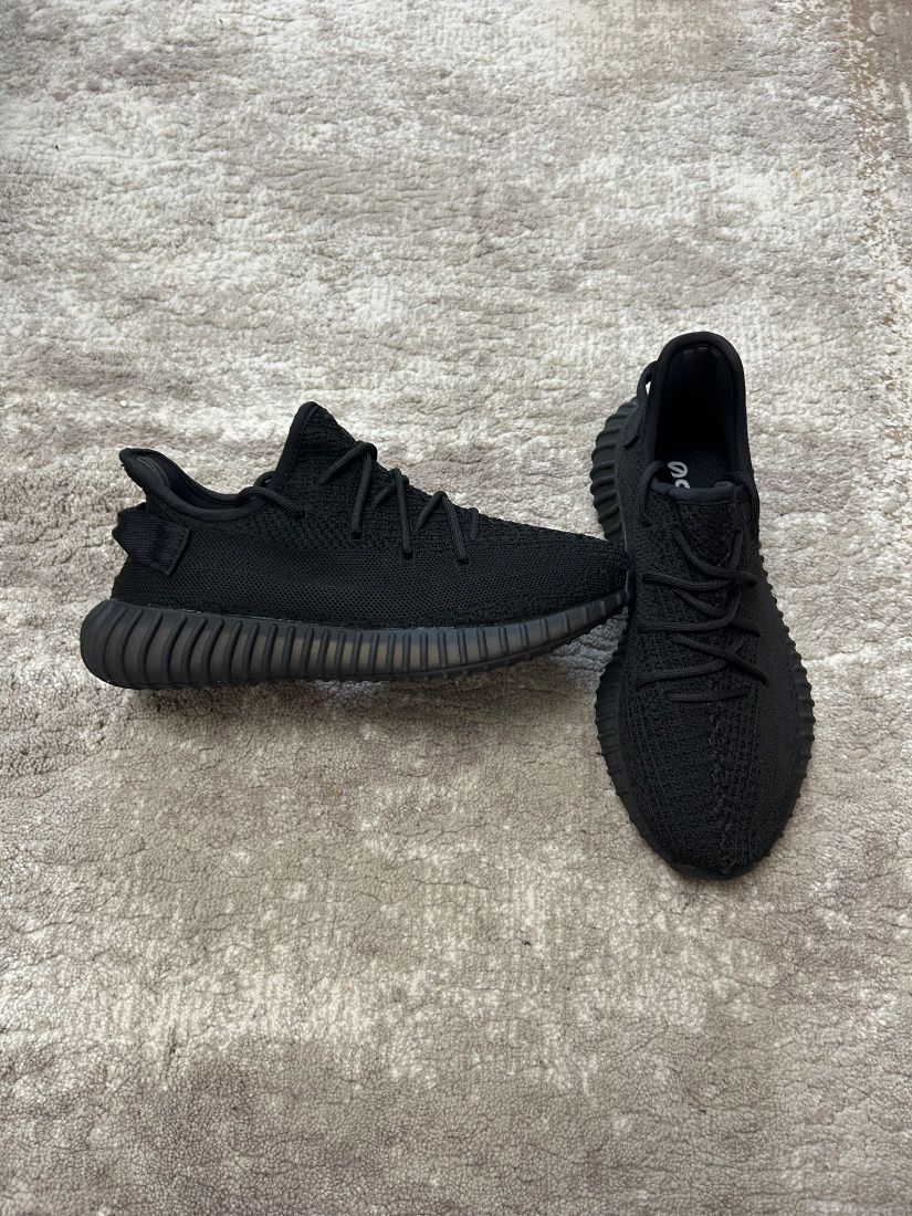 Adidasi Yeezy