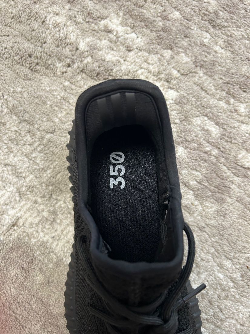 Adidasi Yeezy