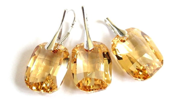 Cercei aurii din Cristale Swarovski graphic pendant si pandantiv asortat - CE156.4, PA156.4 - Set auriu delicat, cadou romantic