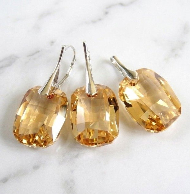Cercei aurii din Cristale Swarovski graphic pendant si pandantiv asortat - CE156.4, PA156.4 - Set auriu delicat, cadou romantic