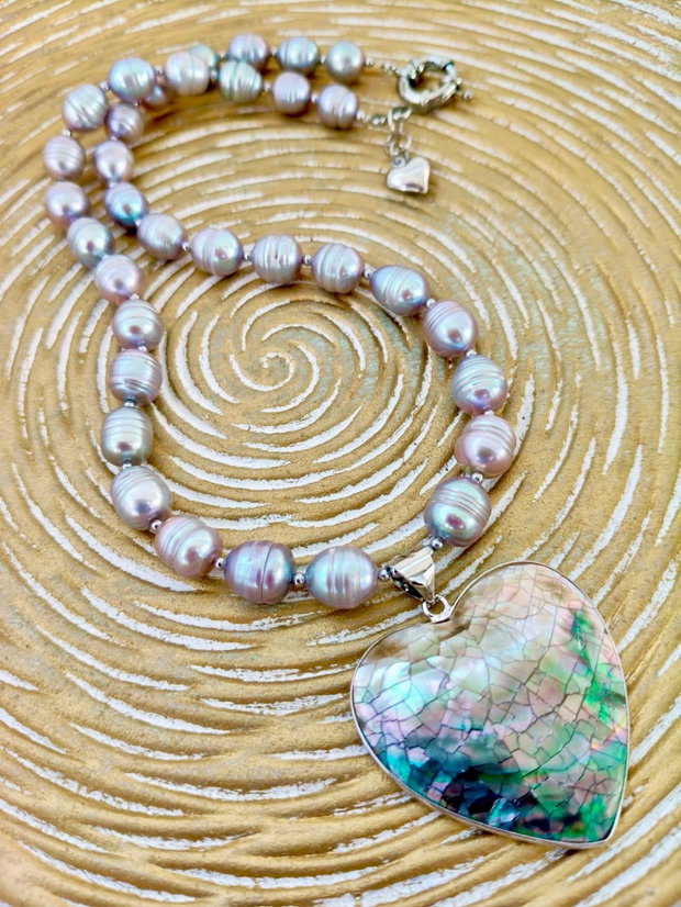 Colier perle de cultura gri petrol & inima sidef Paua Shell