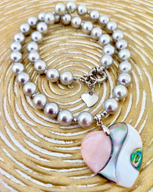 Colier perle de Mallorca gri  & inima sidef Paua Shell