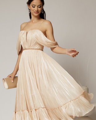 Rochie midi bej in clos din voal satinat cu aplicatii cazute pe umeri