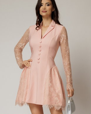 Rochie scurta roz cu maneci din dantela si nasturi decorativi