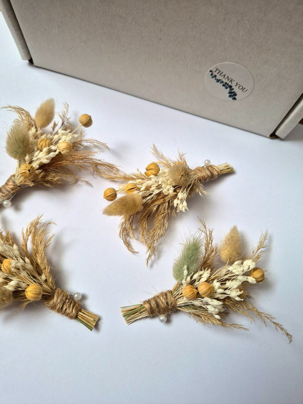 Cocarde mici Invitați Nuntă Boho / Flori de pus în piept - naturale uscate și stabilizate , Alb - Ivoire - Bej