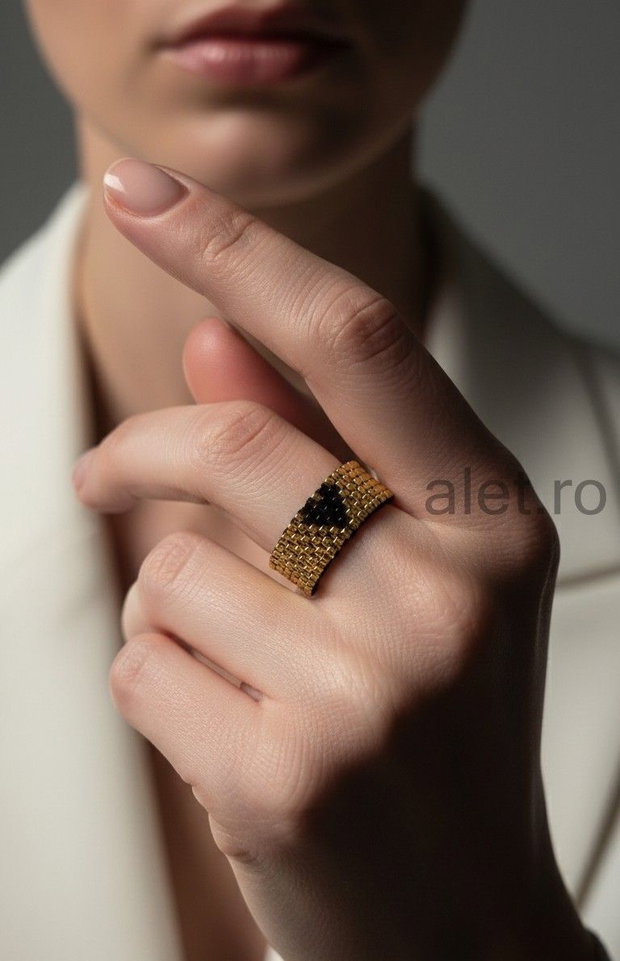 Alet - Inel Handmade Lat din Margele Miyuki Placate cu Aur cu Inima Neagra