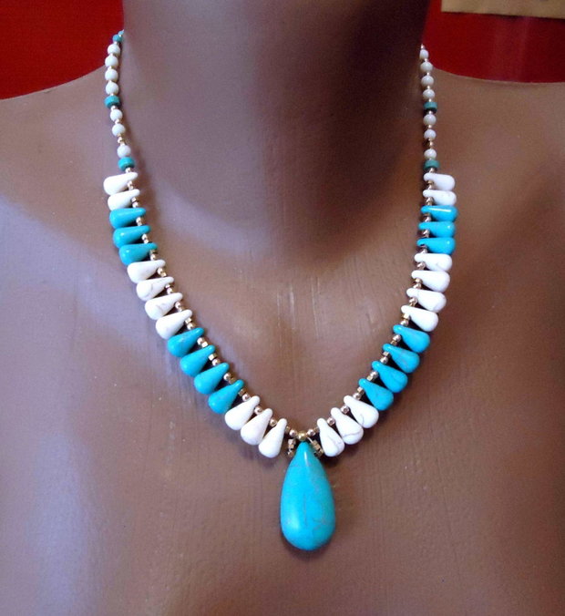 Reducere 50,% / Colier fin, Hawlit alb-crem si turquoise in hematit gold